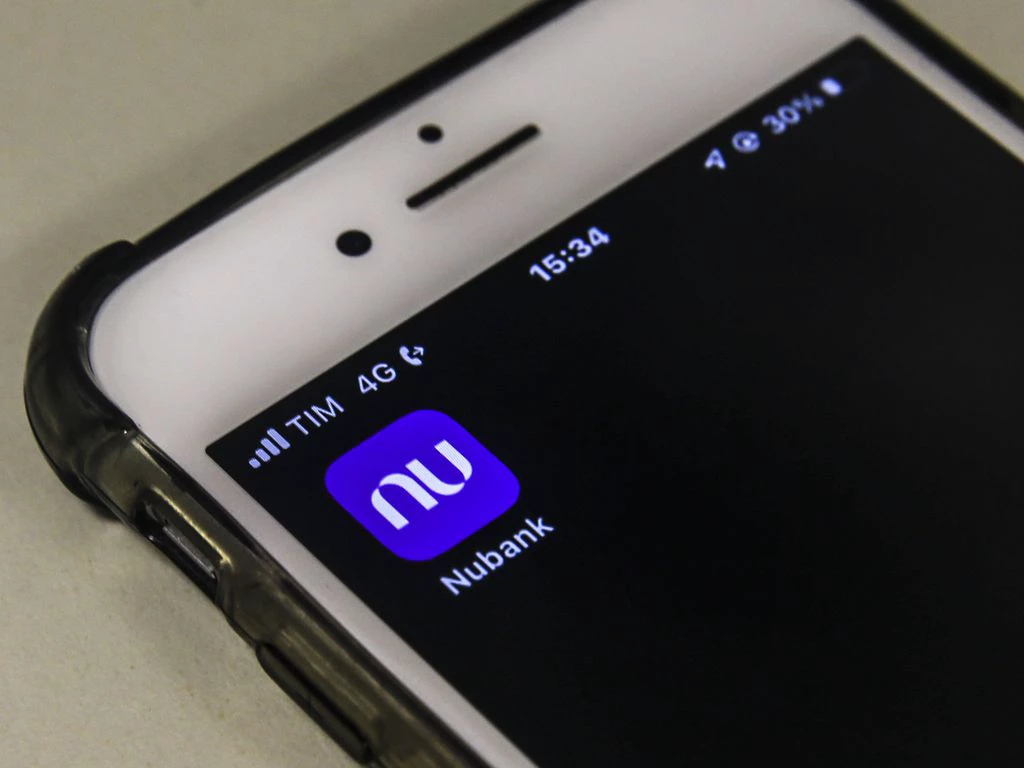 Nubank demite 40 e fecha assessoria de investimentos