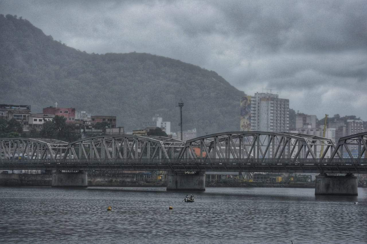 Cidades do ES têm alerta para chuvas intensas e ventos de até 100 km/h