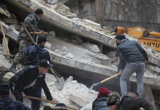 Número de mortes após terremotos na Turquia e na Síria passa de 50 mil