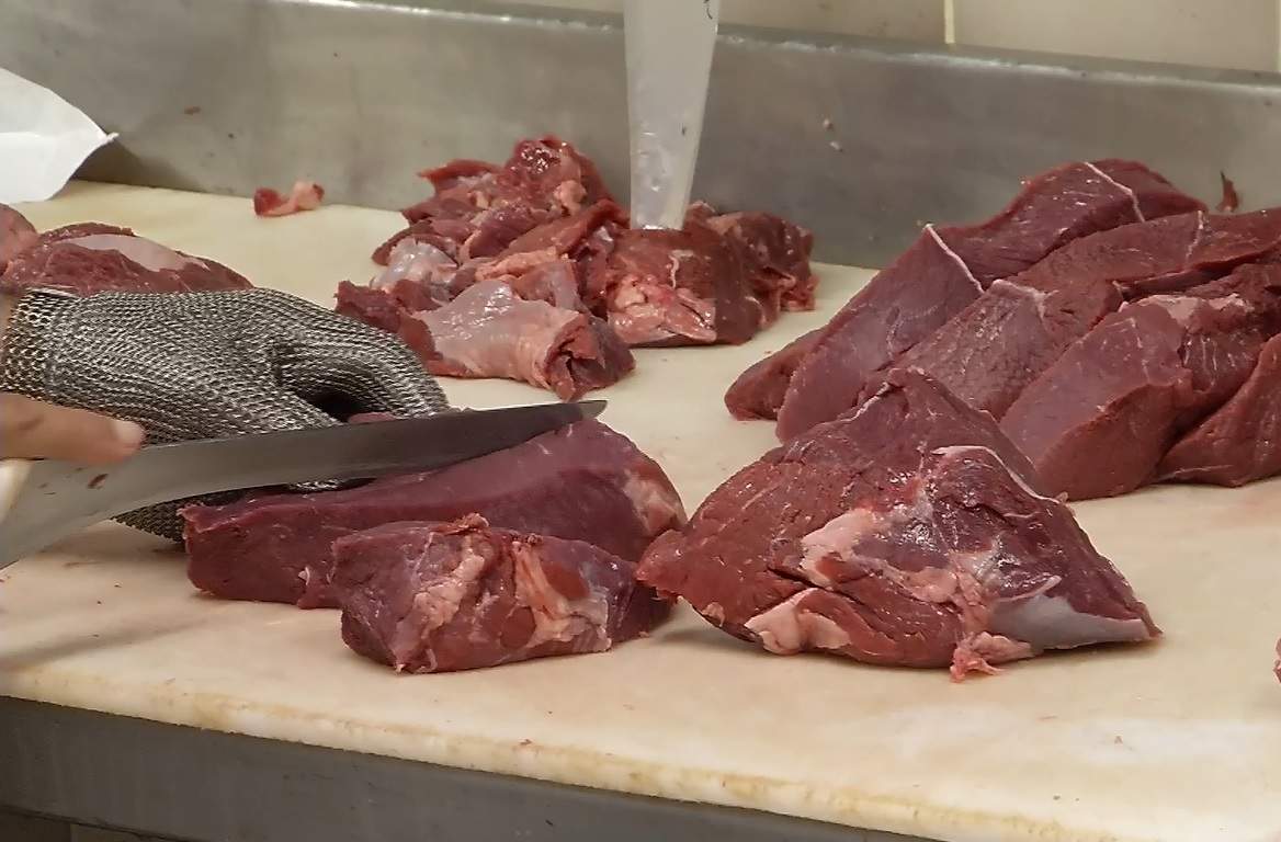 Após suspeita de vaca louca, carne brasileira deixa de ser exportada para China