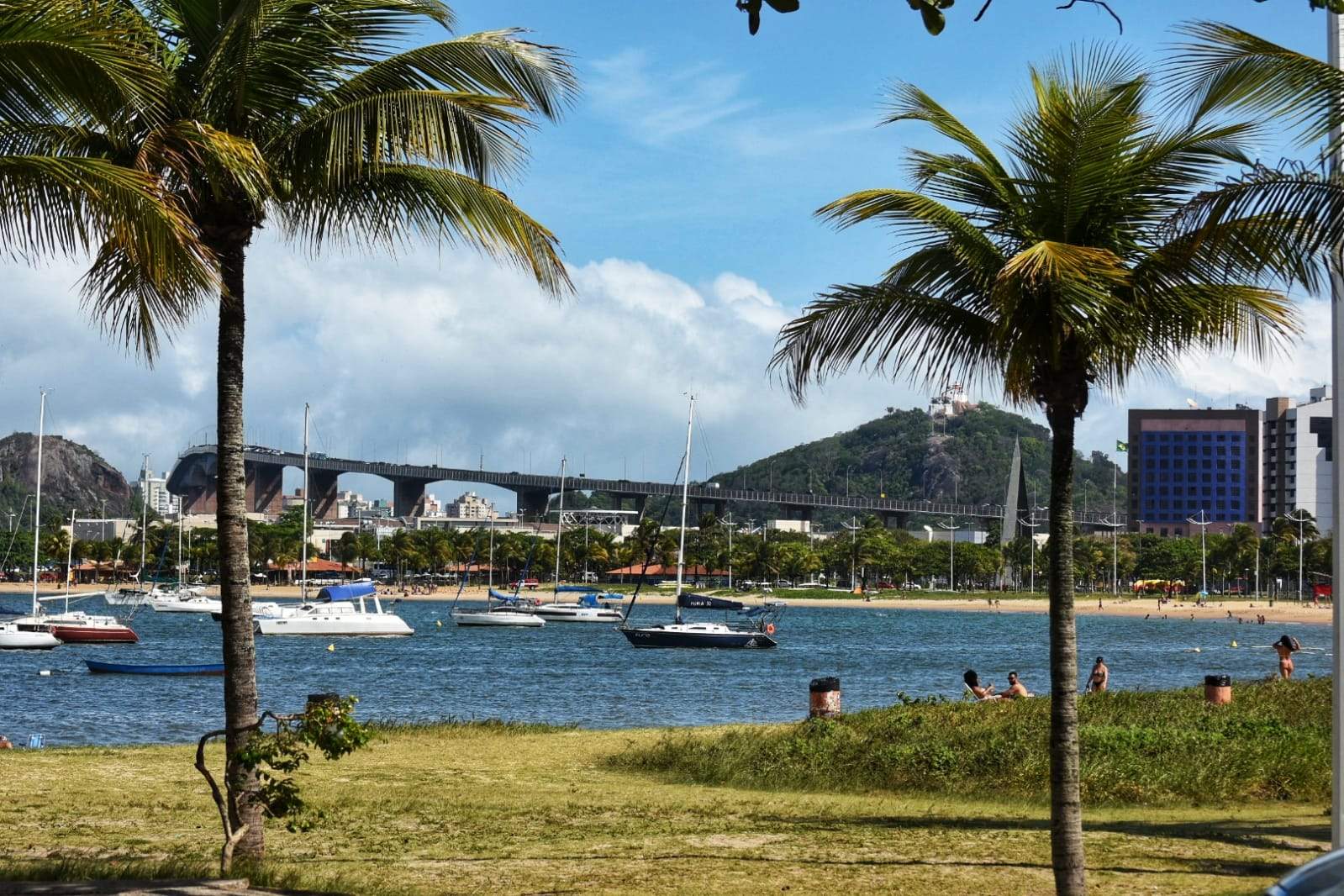 Sol forte e pancadas de chuva durante o fim de semana no ES