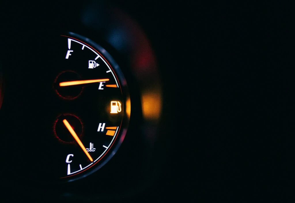 Governo vai reativar impostos federais e encarecer gasolina