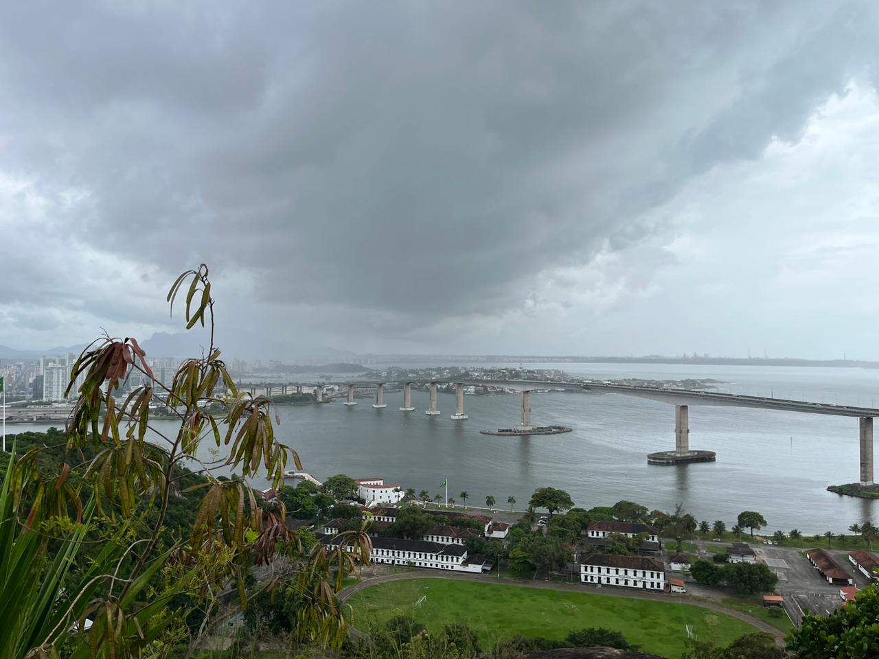 ES recebe alerta para tempestade e possibilidade de queda de granizo