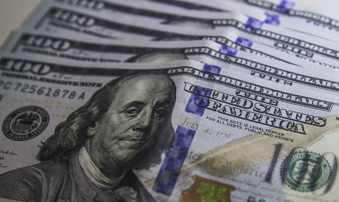 Dólar cai para R$ 5,09 após anúncio de nova regra fiscal