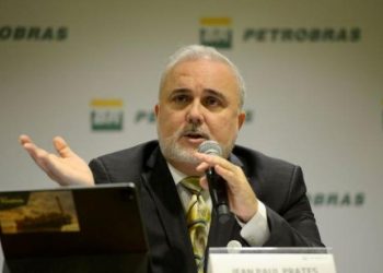 Presidente da Petrobras nega que tenha votado para aumentar o próprio salário