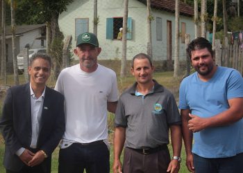 Pré-candidato a prefeito Romérinho Badaró recebe lideranças políticas de Brejetuba durante evento no interior