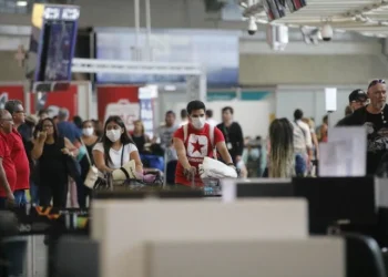 Anvisa deixa de exigir teste de Covid-19 para entrada no país