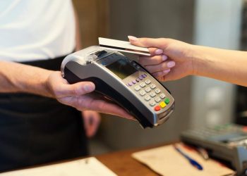 Multa para lojas no ES que exigirem valor mínimo para compra no crédito