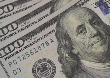 Dólar cai para R$ 4,86 após aprovação da reforma tributária