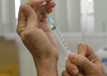 Vacinas também ajudam a conter surgimento de bactérias resistentes
