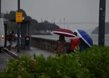 Dia vira noite na Grande Vitória com chuva e ventania; confira a previsão