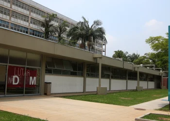 Estudantes em greve na USP ocupam prédio da administração