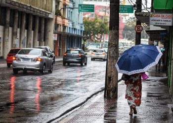 Instituto emite novo alerta laranja para chuvas fortes em todo o ES