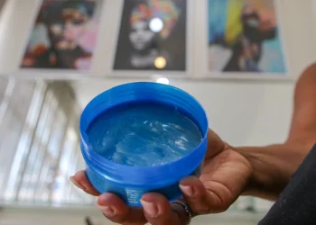 Mais de 170 pessoas no RJ sofrem queimadura com pomada capilar