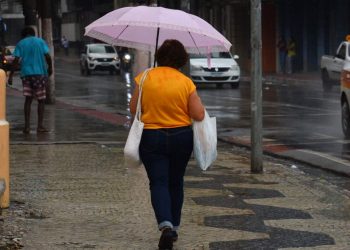 ES recebe dois alertas de chuvas intensas e ventos de até 100 km/h nesta segunda-feira