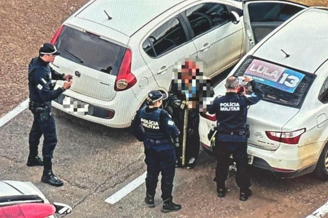 Mulher presa perto do STF estava em carro com adesivo de Lula