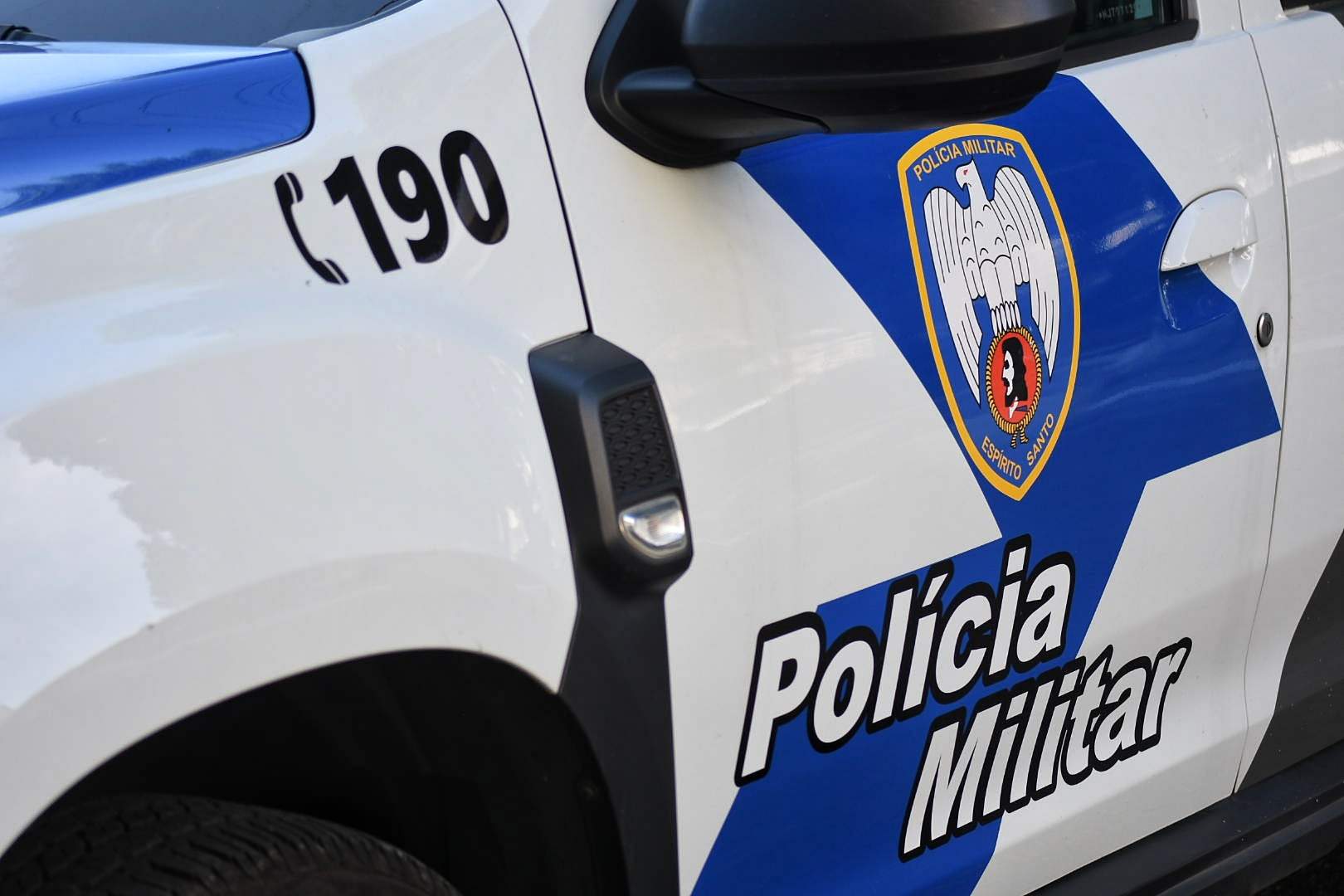 Dois homens são mortos e motorista de app tem carro roubado em Vitória