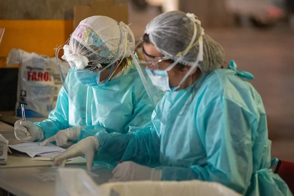 Médicos de UPA onde mulher morreu com dengue não recebem há seis meses
