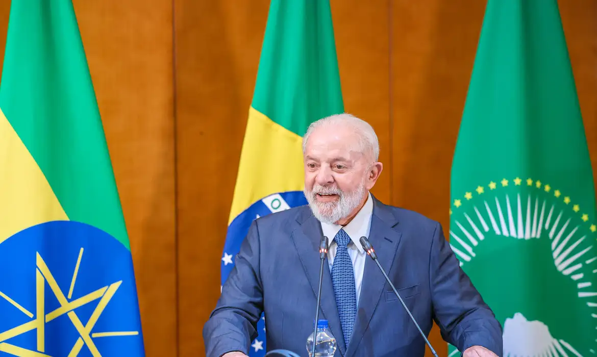 Lula critica países por corte de ajuda humanitária à Palestina Lula critica países por corte de ajuda humanitária à Palestina