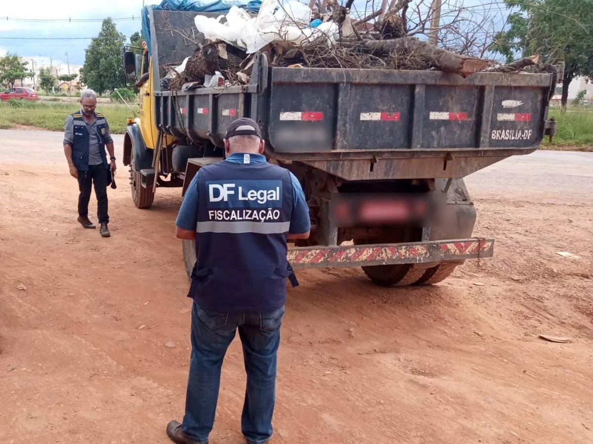 DF Legal aplica R$ 1,5 milhão em multas em fiscalizações contra dengue