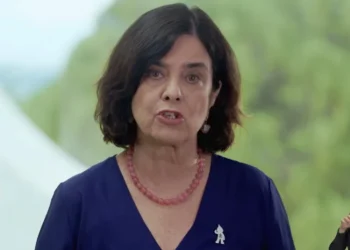 Em pronunciamento, ministra da Saúde fala do combate à dengue
