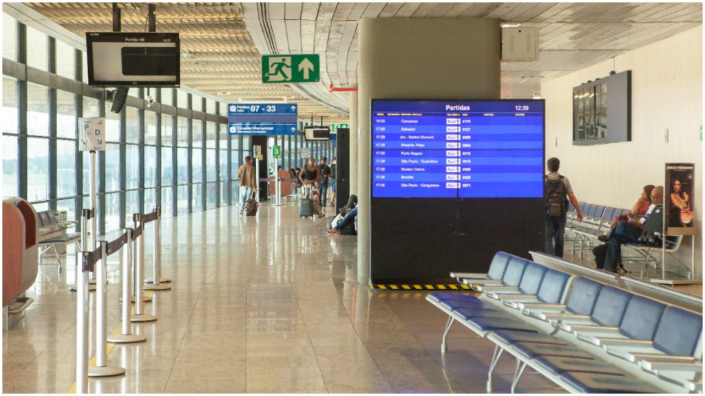 Brasileiros procurados pela Interpol são presos no Aeroporto de Confins Brasileiros procurados pela Interpol são presos no Aeroporto de Confins