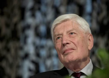 Ex-premiê da Holanda e esposa morrem juntos por eutanásia