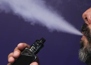 Movimento chama a atenção para os malefícios do cigarro eletrônico