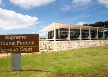Julgamento sobre porte de maconha para uso pessoal é retomado no STF