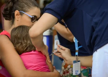 Brasil deixa lista dos 20 países com mais crianças não vacinadas