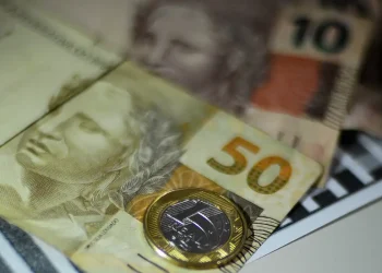 Apesar de avanço do Pix, dinheiro físico resiste em 30 anos de real