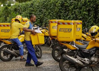 Correios anunciam PDV e concurso para contratar 3,2 mil carteiros