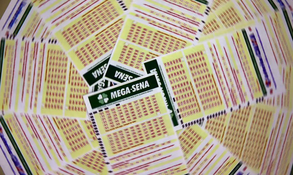 Mega-Sena sorteia nesta terça-feira prêmio estimado em R$ 120 milhões Mega-Sena sorteia nesta terça-feira prêmio estimado em R$ 120 milhões