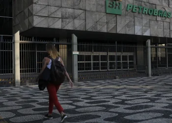 Petrobras tem resultado negativo de R$ 2,6 bi no segundo trimestre