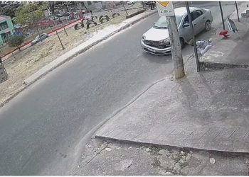 VÍDEO: Motorista atropela adolescente e foge sem prestar socorro em BH; vítima teve fraturas