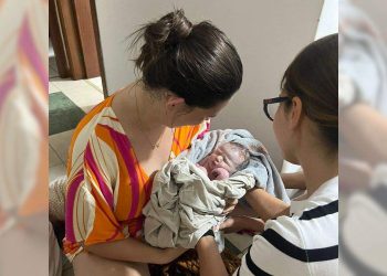 Enfermeira faz parto de vizinha que estava sozinha em casa: “Emocionante”