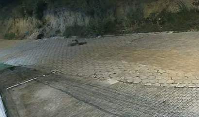 VÍDEO | Idosa é “engolida” por buraco que abriu em rua de São Mateus
