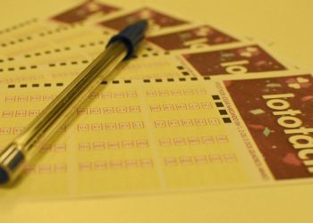 Lotofácil acumula e prêmio vai a R$ 4,5 milhões; veja números sorteados