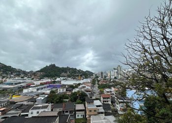 ES tem dois alertas de chuva intensa para o feriado; veja previsão do tempo