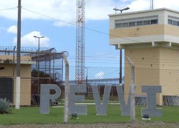 Irmã de detento é presa após tentar entrar em presídio com droga e carta