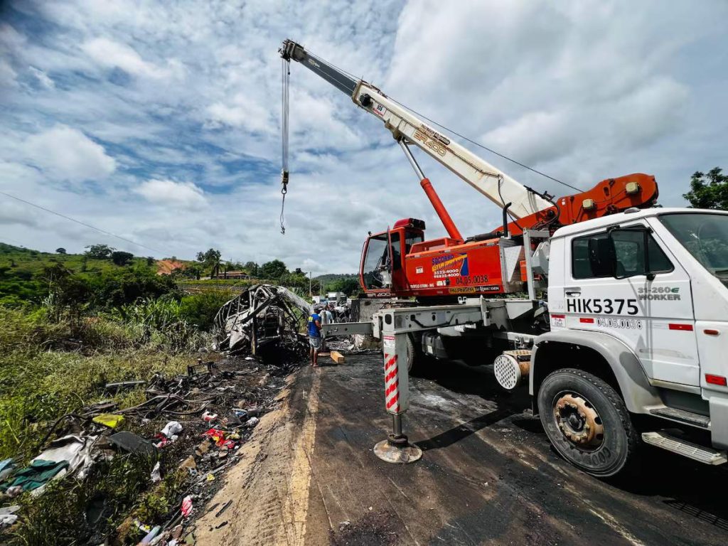 Tragédia em rodovia de Minas Gerais deixa mais de 37 mortos