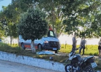 Jovem morre e duas pessoas ficam feridas em acidente de moto em Mucurici; veja vídeo