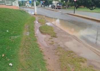 Vereador Soneca solicita calçadas e drenagem na região do Fórum em São Sebastião.