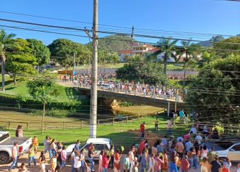 Procissão de Domingo de Ramos leva centenas de fiéis às ruas de Rio Bananal
