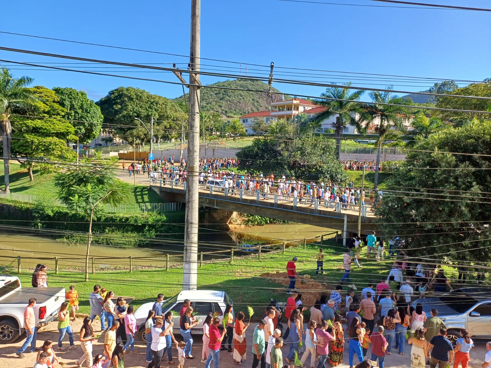 Procissão de Domingo de Ramos leva centenas de fiéis às ruas de Rio Bananal Procissão de Domingo de Ramos leva centenas de fiéis às ruas de Rio Bananal