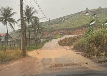 Vereador Welder Carminati cobra elevação da Rua Ladeira Antonio Vaneli para evitar alagamentos em Santo Antônio
