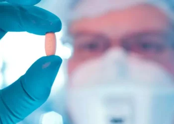 Remédio usado por milhares de mulheres é ligado a tumor cerebral e laboratórios são condenados