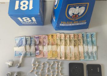 Jovens são flagrados com drogas e dinheiro em Rio Bananal, dentro do estádio de futebol O Clementão 