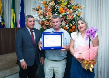 Vereador Soneca entrega título de Cidadão Ribanense a Valdemir Zotteli em sessão solene na Câmara