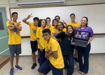 Entre desafios e conquistas, professora do Instituto Ponte representa a dedicação de educadores no Brasil